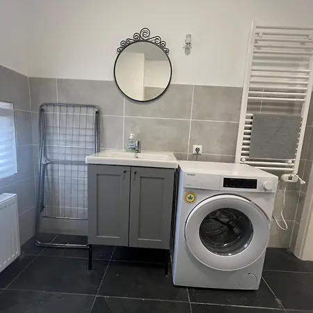 Modern & Comfortable In Lejlighed *