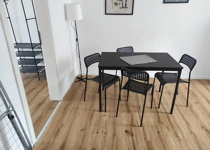 Modern & Comfortable In אלטנבורג