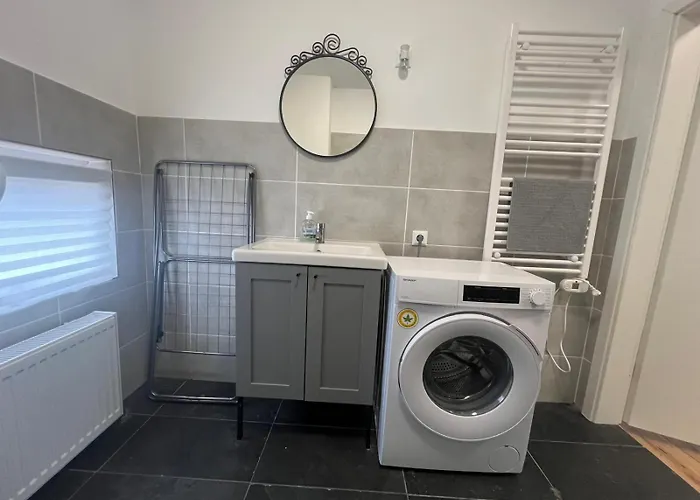 Modern & Comfortable In דירה *