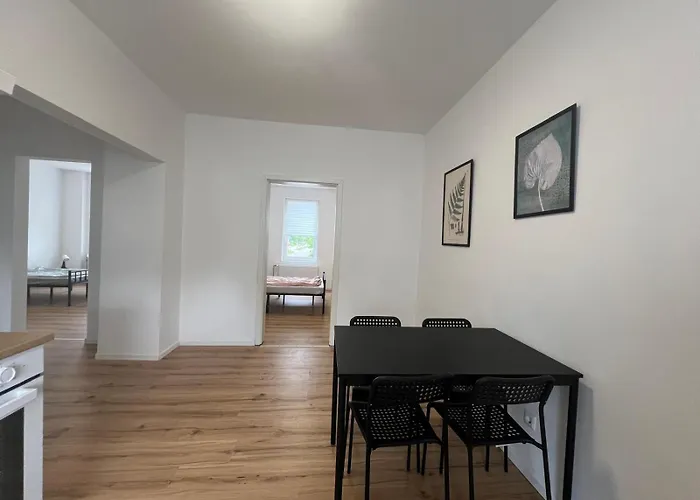 Modern & Comfortable In אלטנבורג