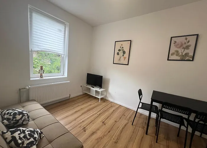 Modern & Comfortable In אלטנבורג